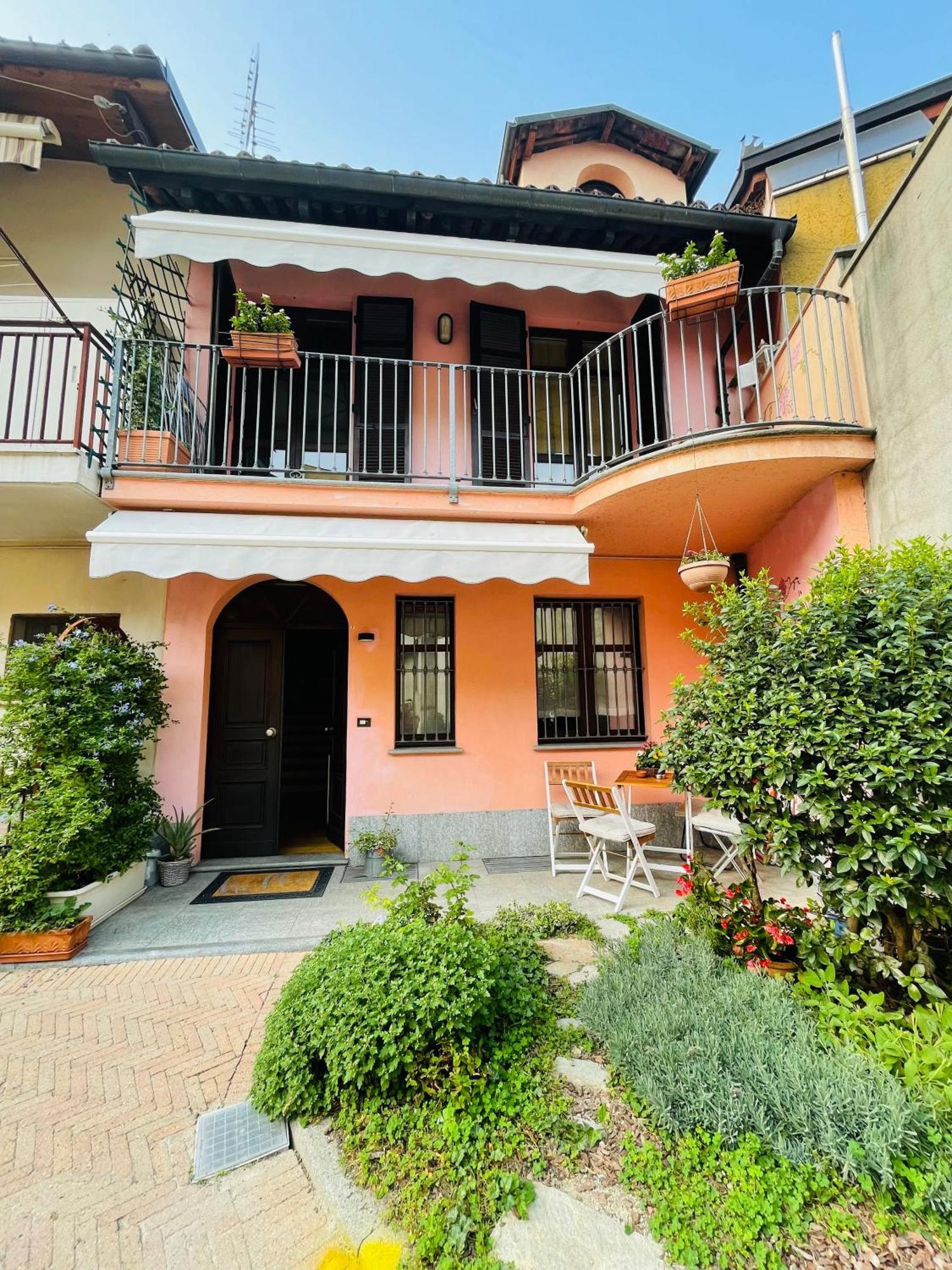 Casa Caroli, Charme E Comfort Nel Cuore Di Alba Eksteriør bilde