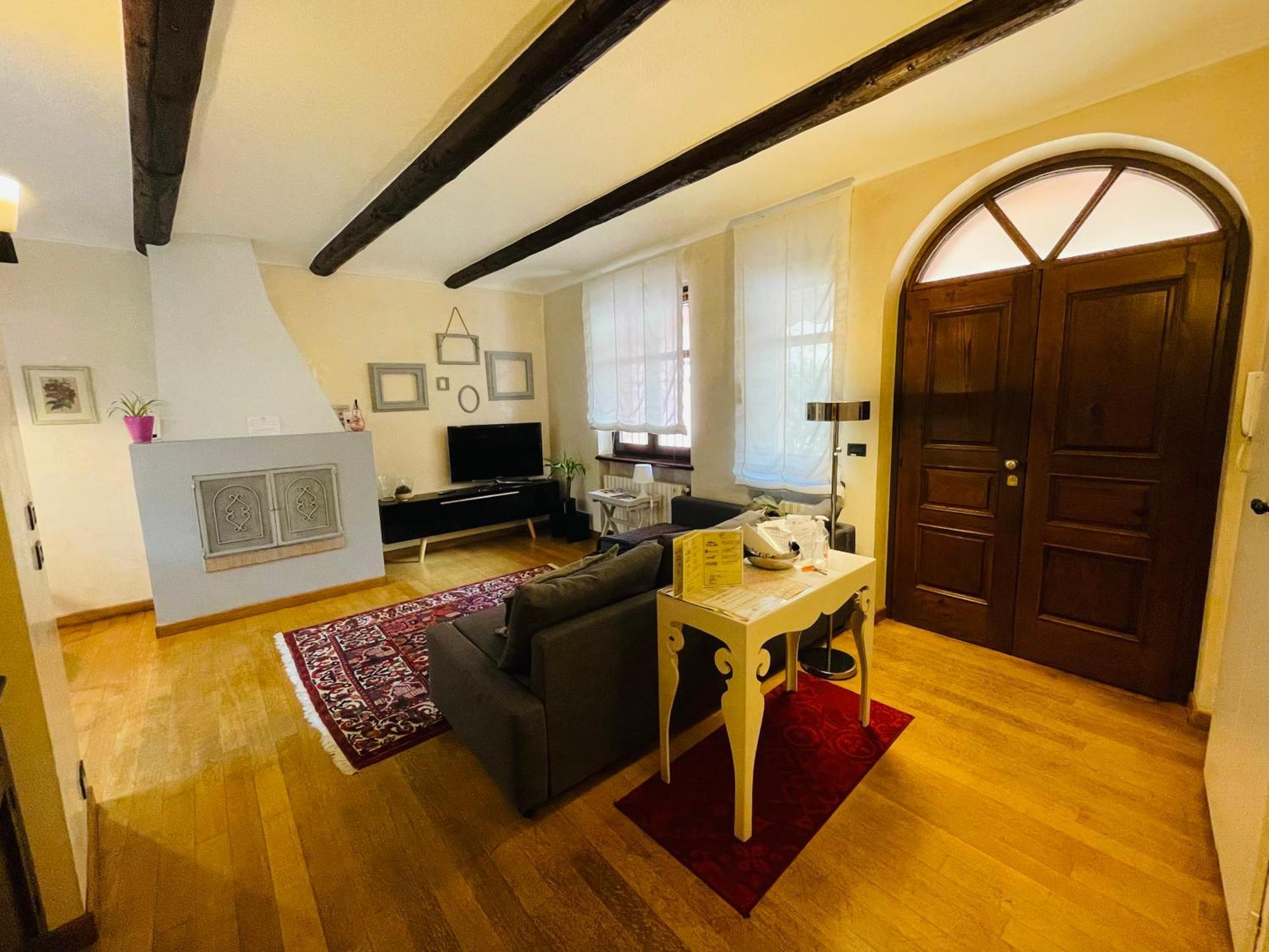 Casa Caroli, Charme E Comfort Nel Cuore Di Alba Eksteriør bilde