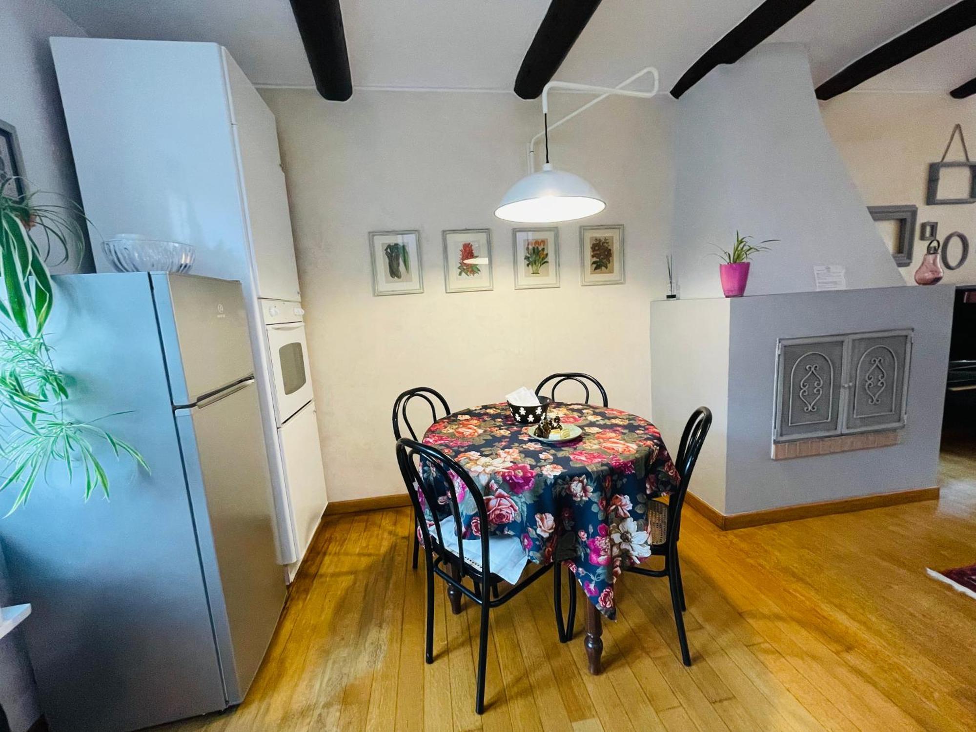 Casa Caroli, Charme E Comfort Nel Cuore Di Alba Eksteriør bilde