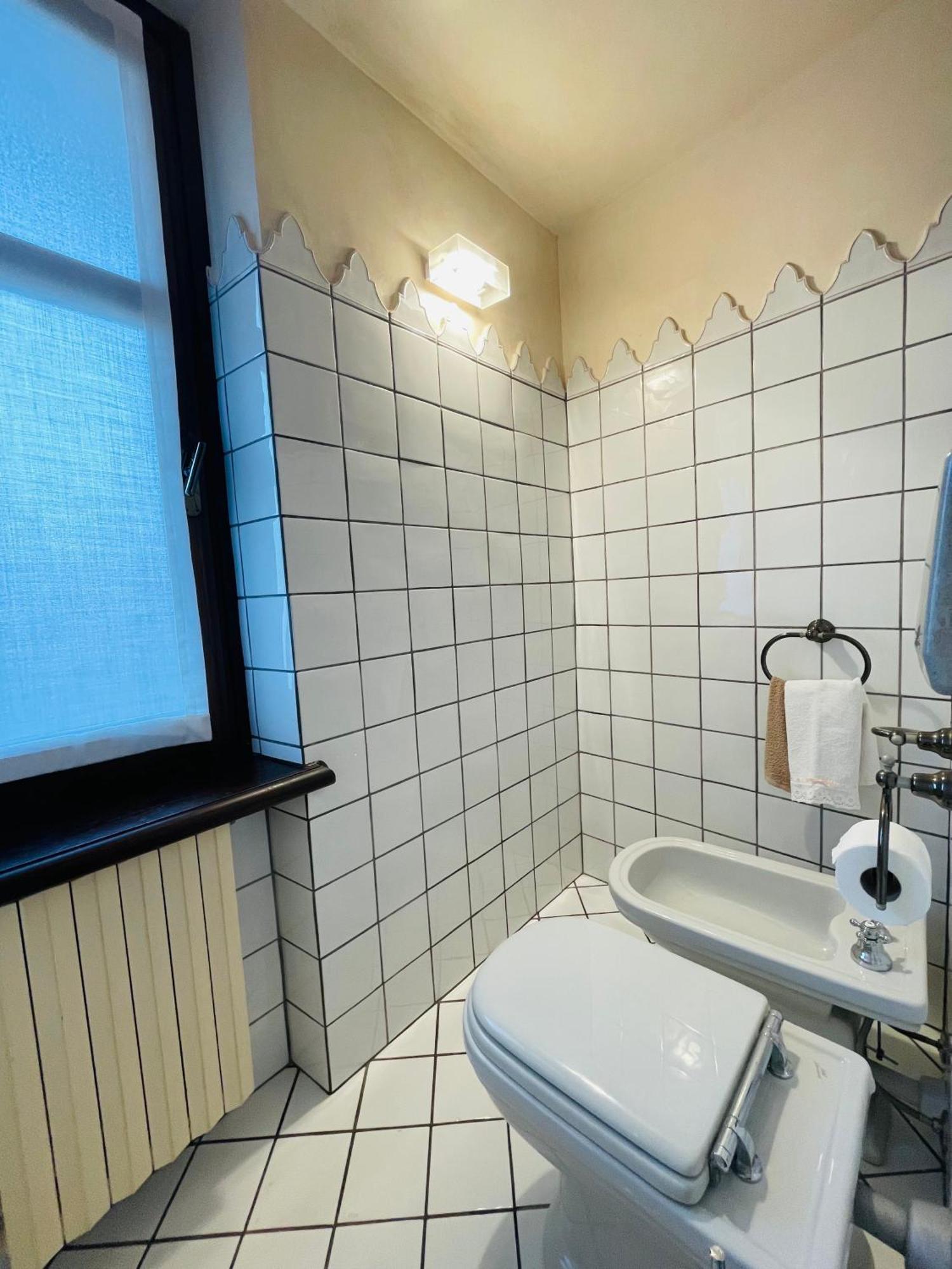 Casa Caroli, Charme E Comfort Nel Cuore Di Alba Eksteriør bilde