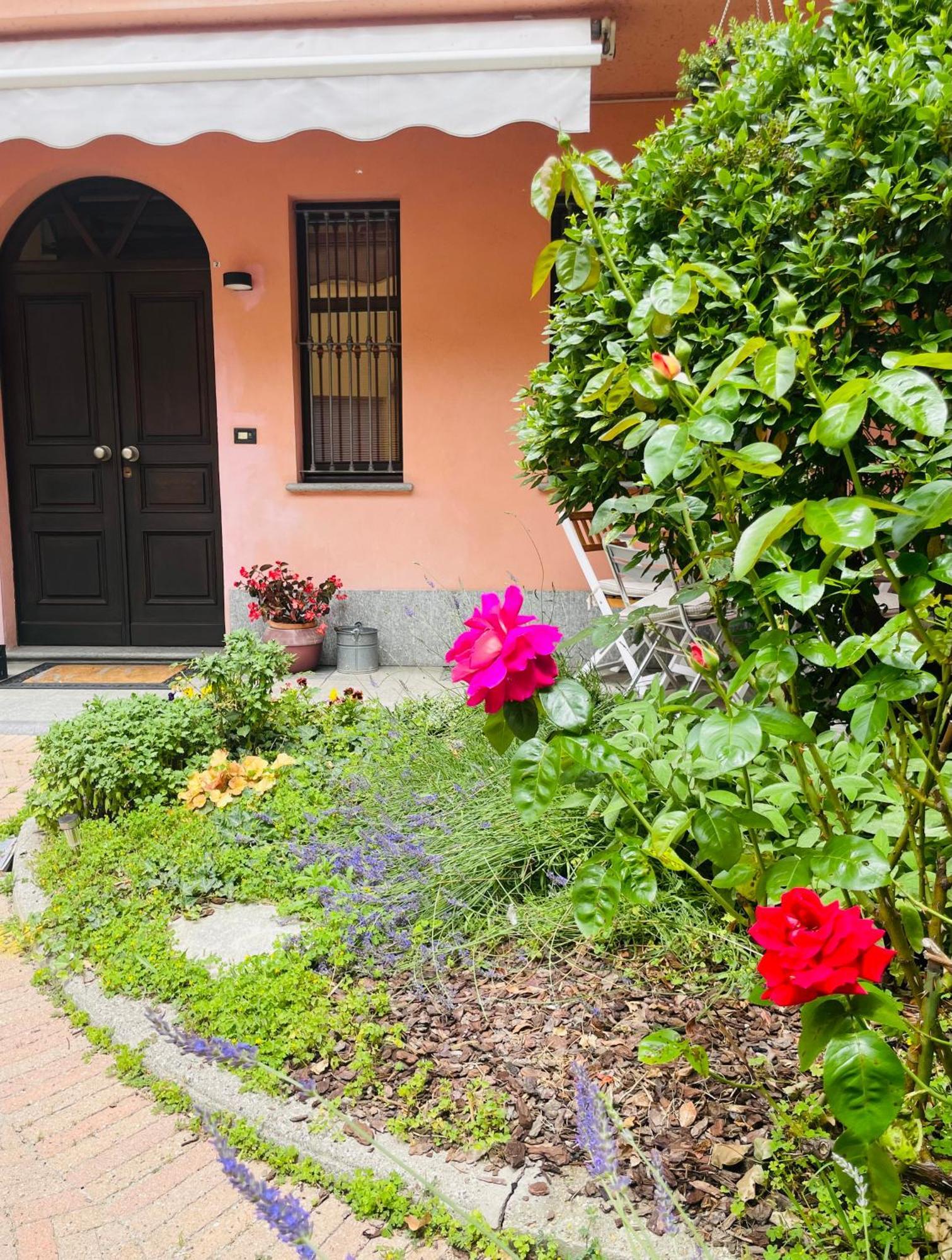 Casa Caroli, Charme E Comfort Nel Cuore Di Alba Eksteriør bilde