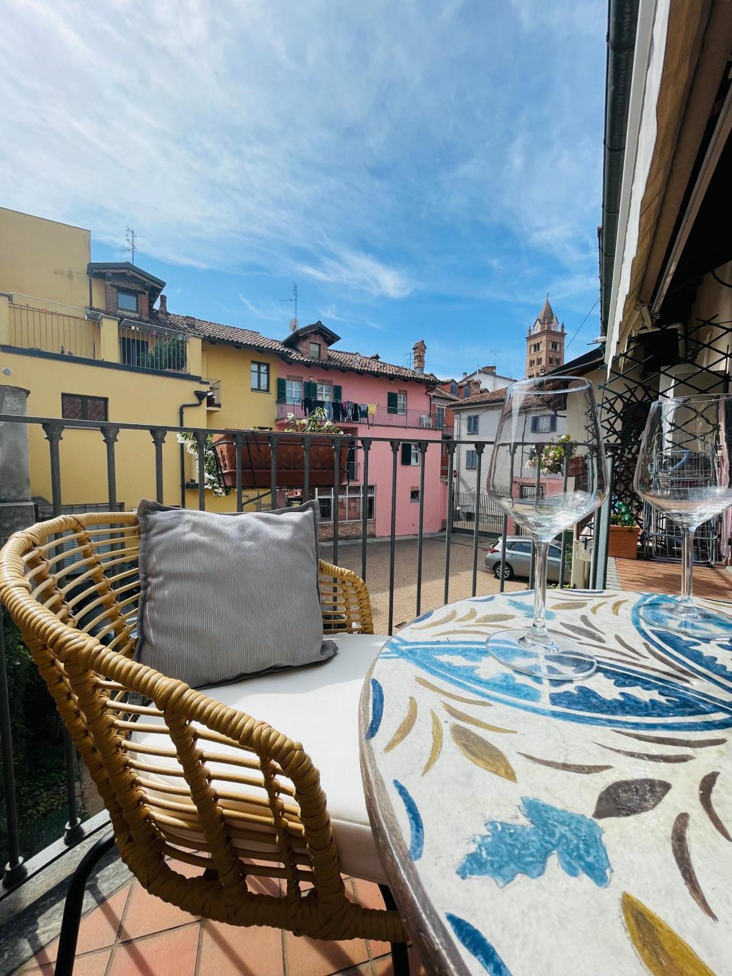 Casa Caroli, Charme E Comfort Nel Cuore Di Alba Eksteriør bilde