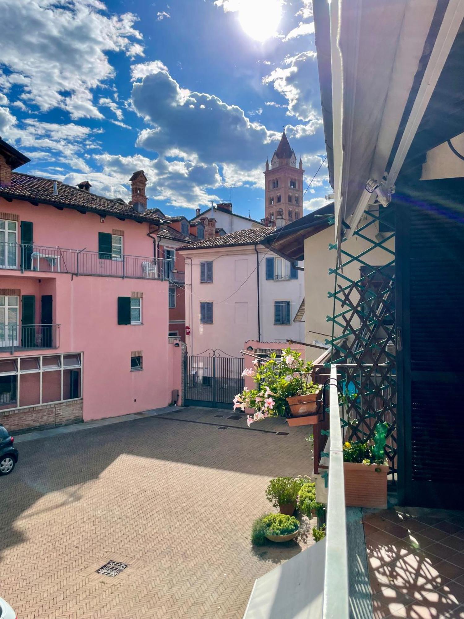 Casa Caroli, Charme E Comfort Nel Cuore Di Alba Eksteriør bilde