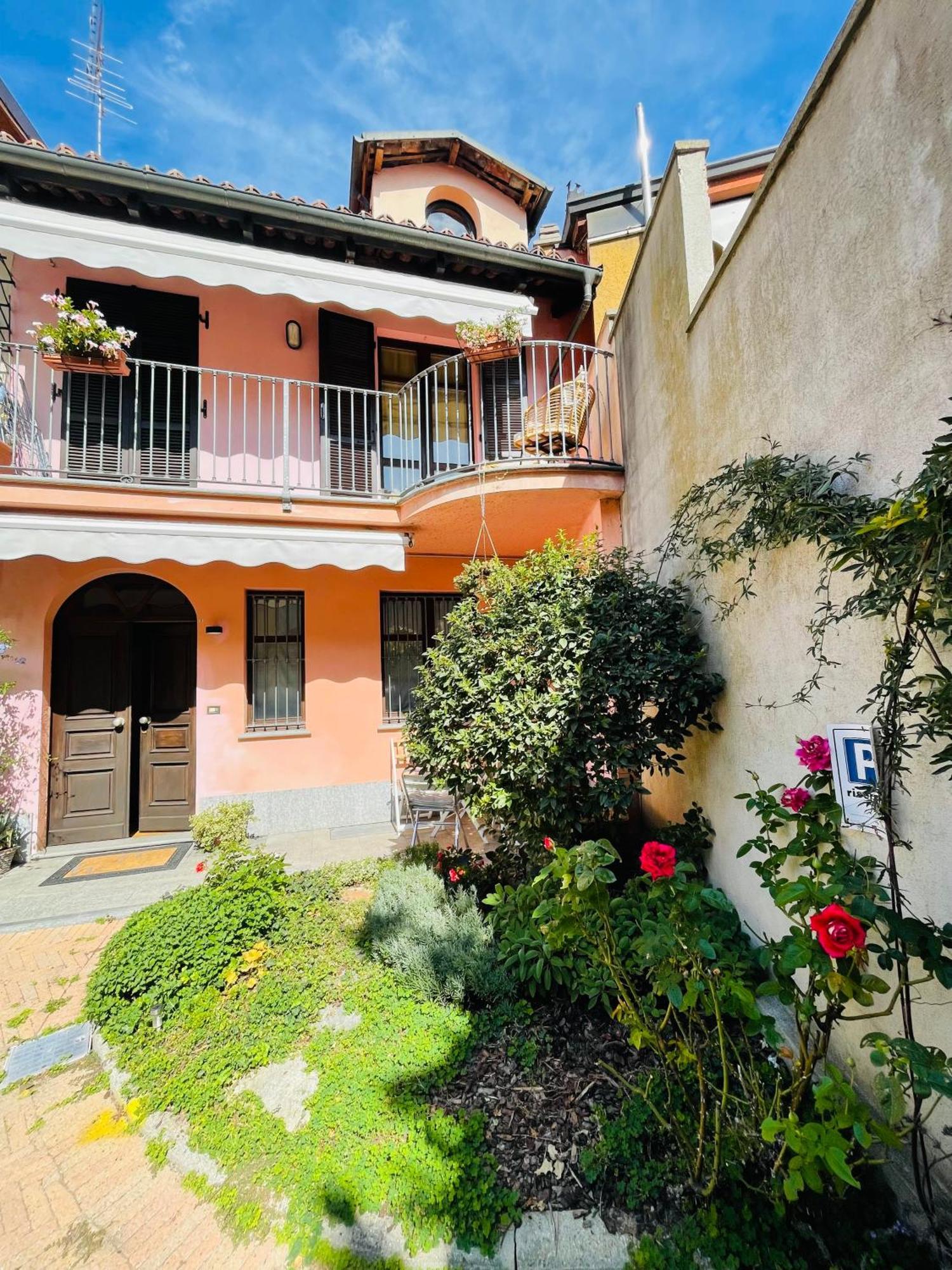 Casa Caroli, Charme E Comfort Nel Cuore Di Alba Eksteriør bilde