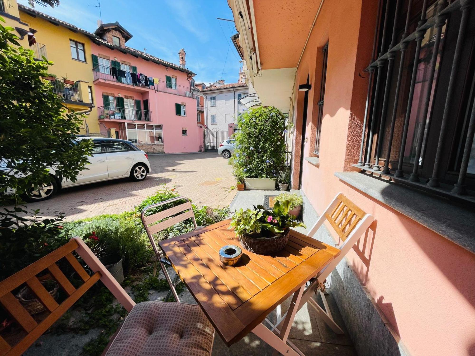 Casa Caroli, Charme E Comfort Nel Cuore Di Alba Eksteriør bilde